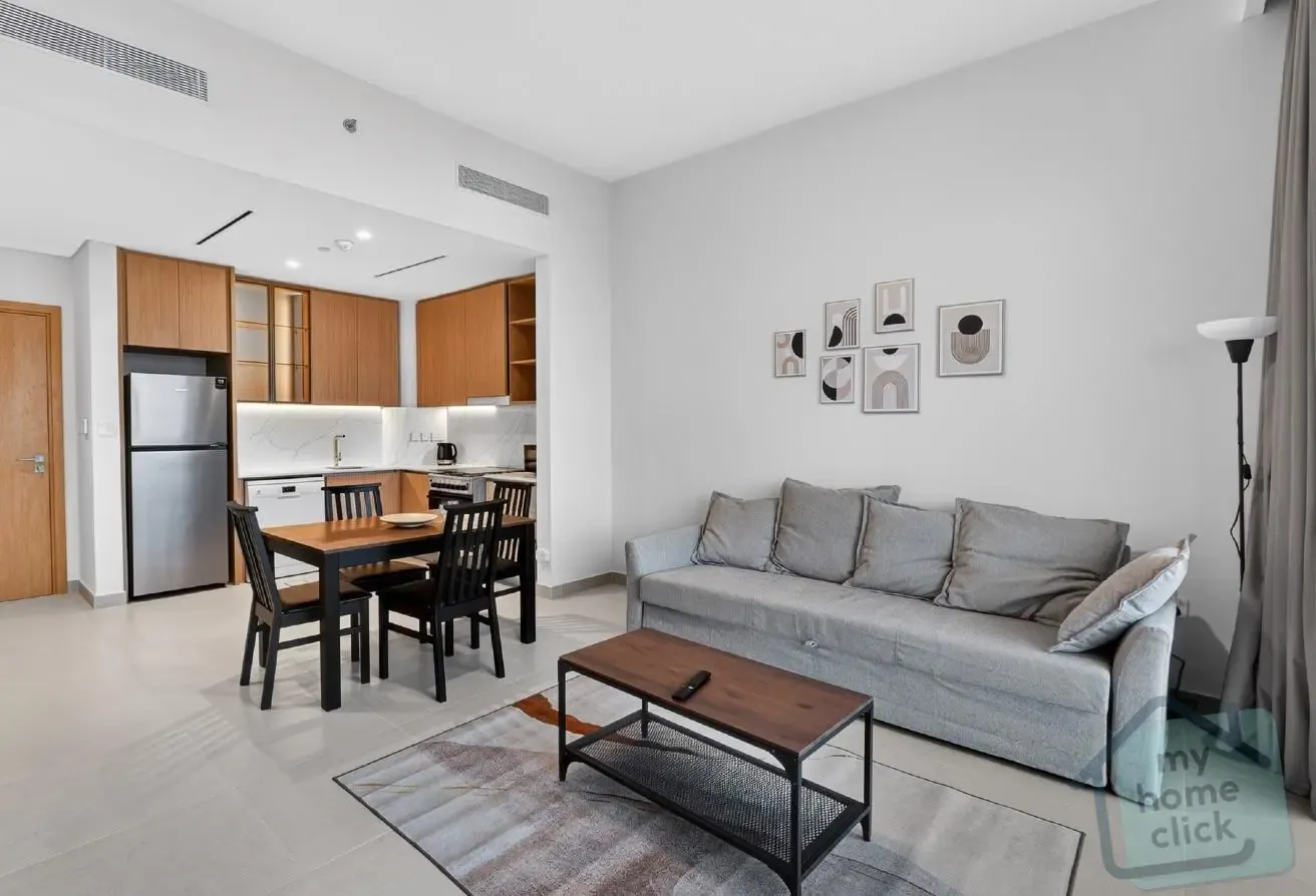 Furnished 1 BDR | Mid Floor | Community View