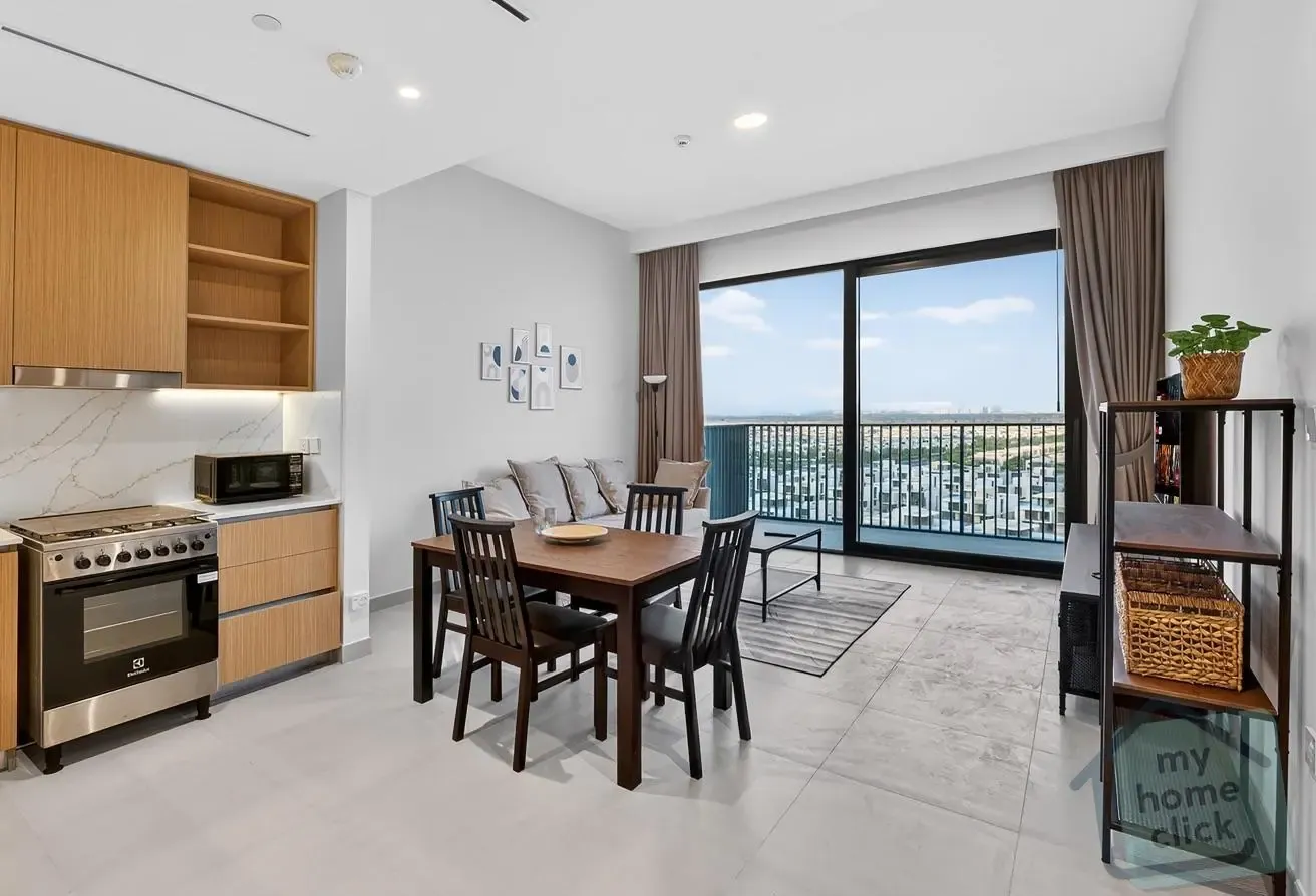 Furnished 1 BDR | Mid Floor | Community View