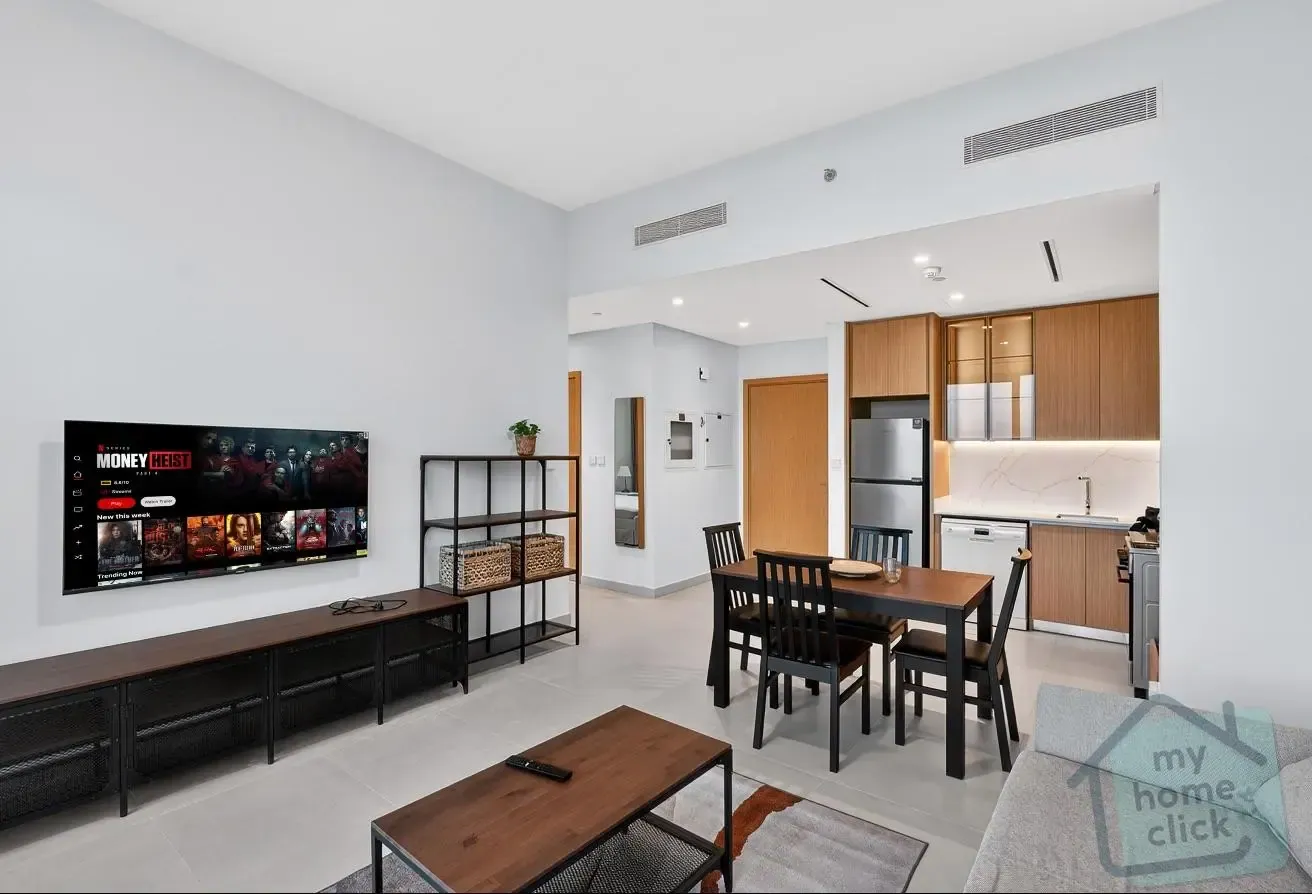 Furnished 1 BDR | Mid Floor | Community View