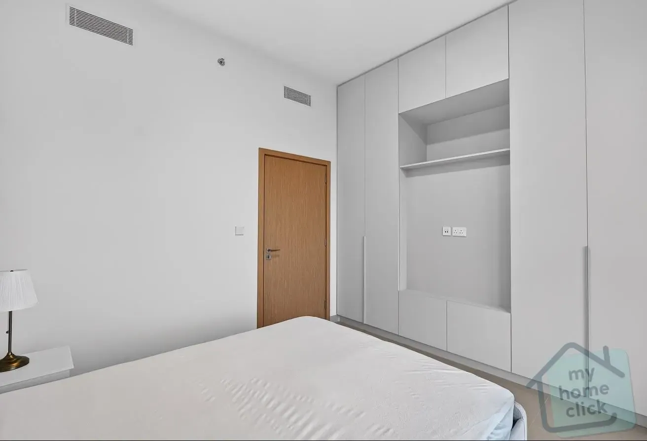 Furnished 1 BDR | Mid Floor | Community View