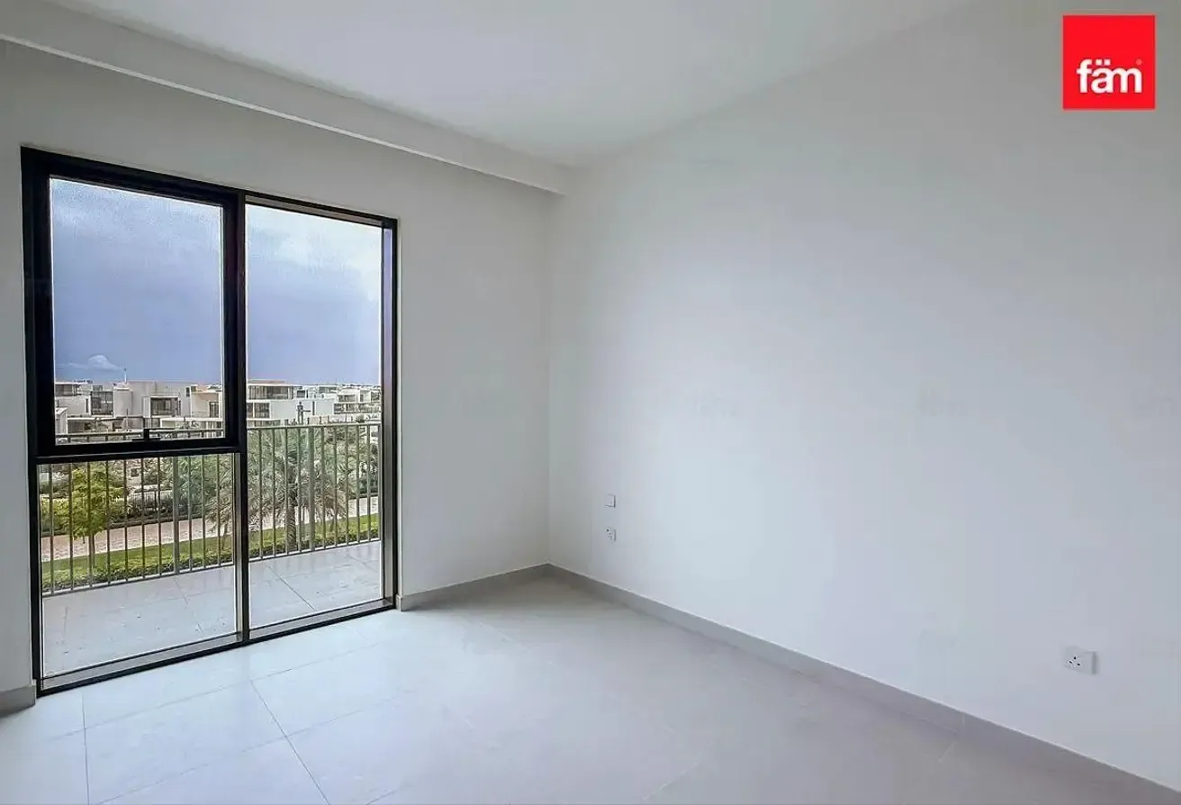 Vacant | Brand New | Chiller Free | Close To Mall