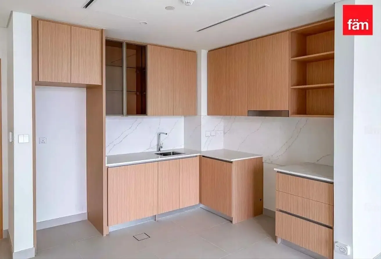 Vacant | Brand New | Chiller Free | Close To Mall