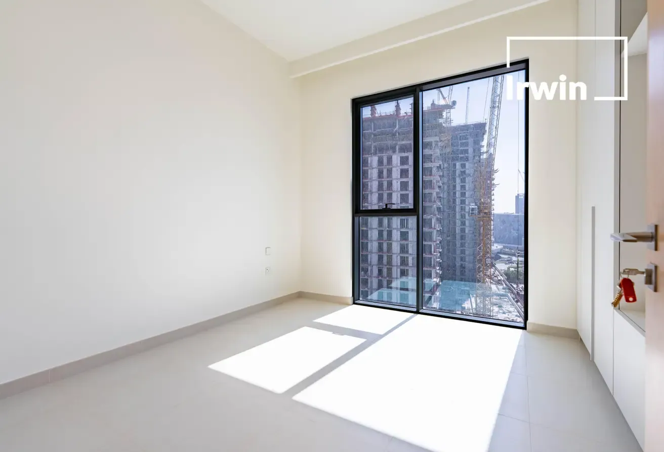 Close to Mall | Brand New | Vacant Now