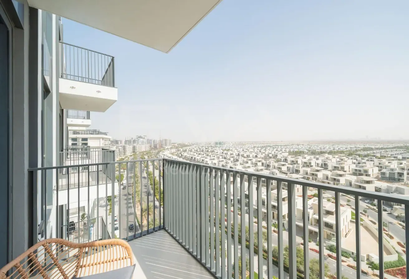 FULLY FURNISHED | SKYLINE VIEW | MID FLOOR
