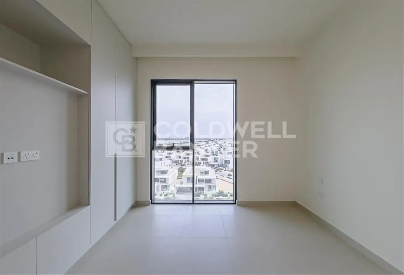 Vacant | Close to Mall | Brand New