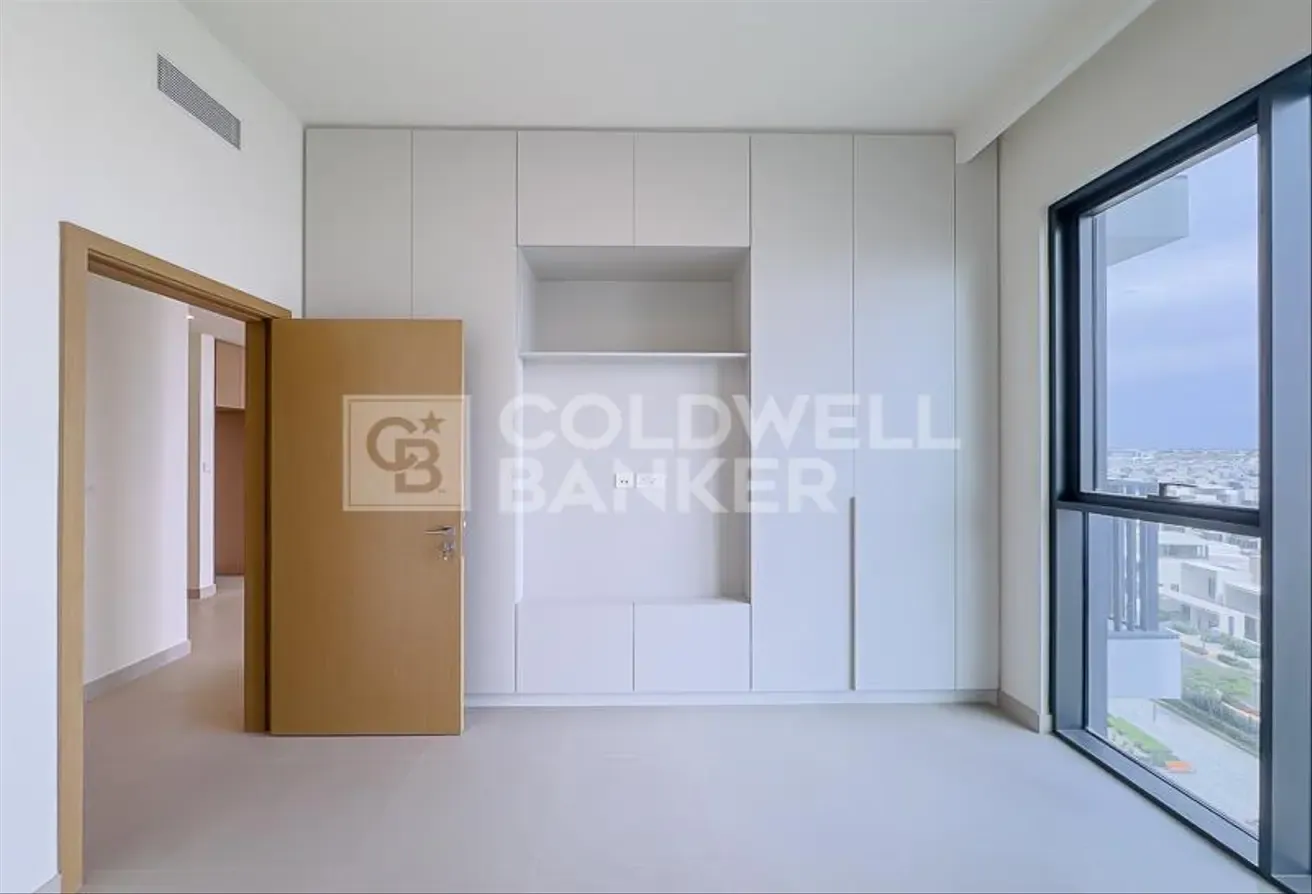 Vacant | Close to Mall | Brand New