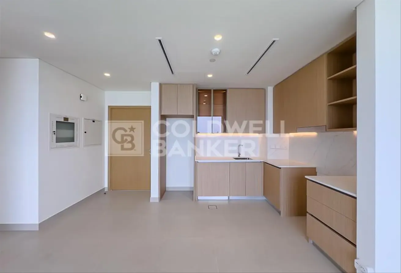 Vacant | Close to Mall | Brand New