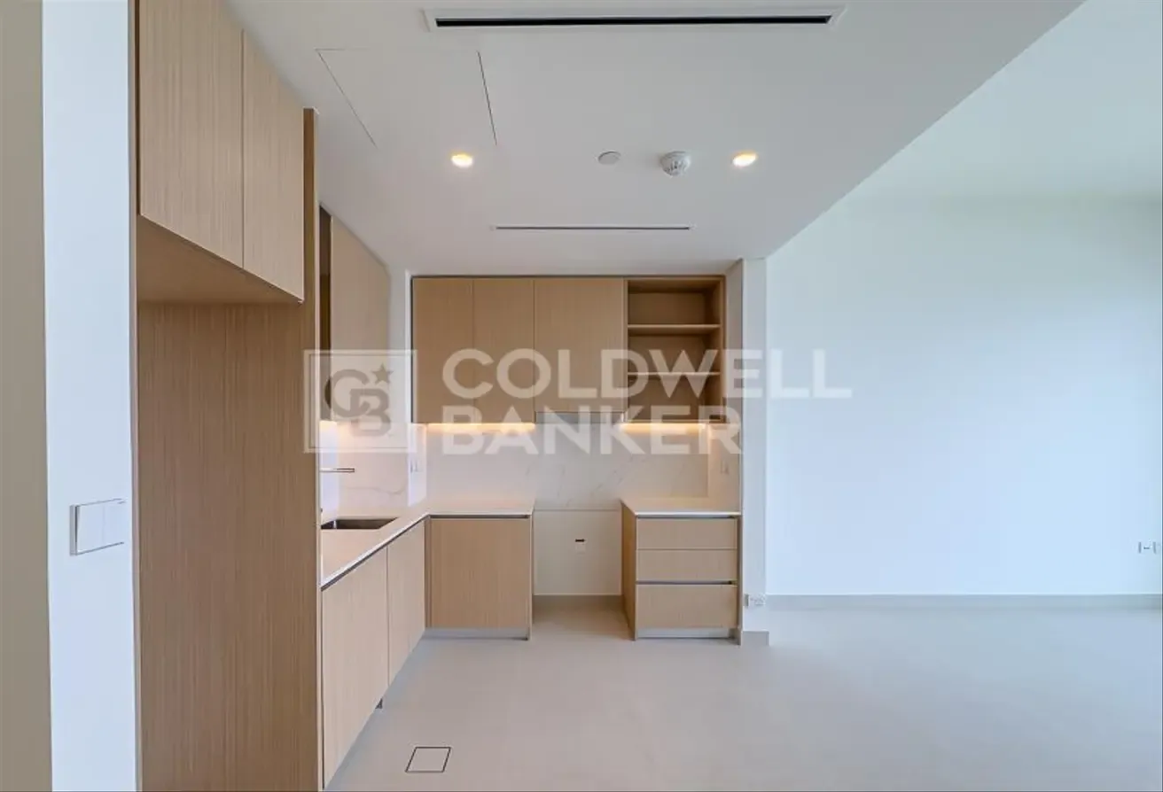 Vacant | Close to Mall | Brand New