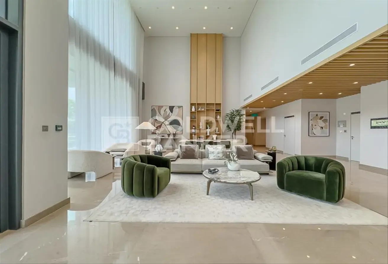 Vacant | Close to Mall | Brand New