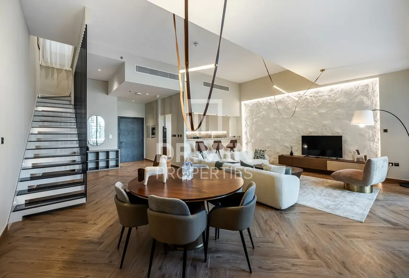 Available Now | Bills included | Elegant Apt