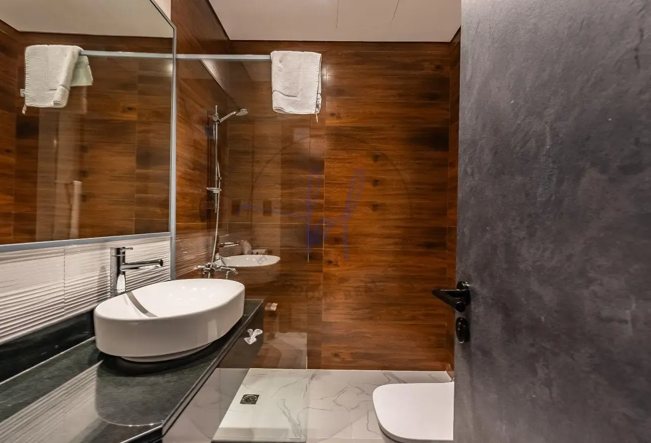 Expansive Marina Vistas | All-Inclusive | Grab now