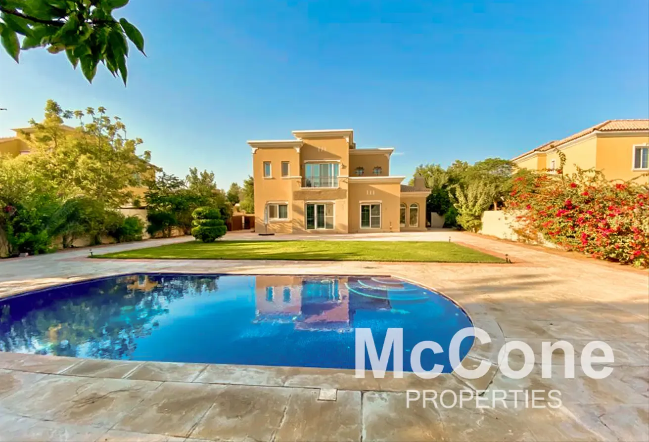 Private Swimming Pool | Big Garden | Huge Plot