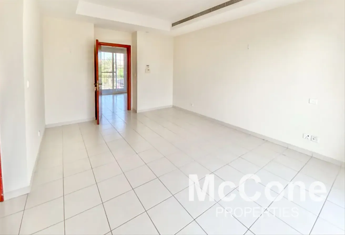 Private Swimming Pool | Big Garden | Huge Plot