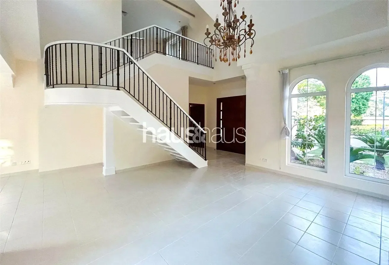 Vacant Soon | Private Pool | White Kitchen