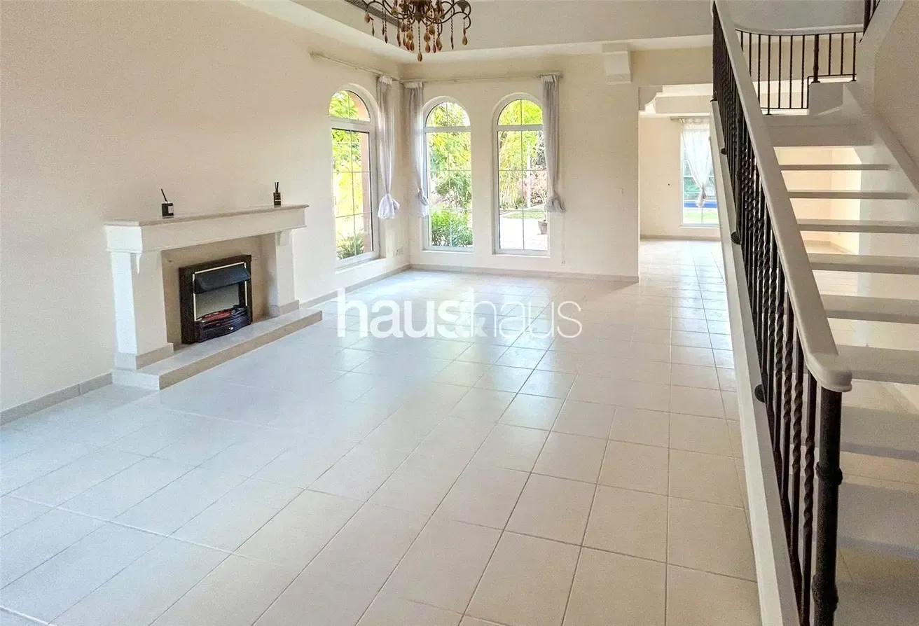 Vacant Soon | Private Pool | White Kitchen