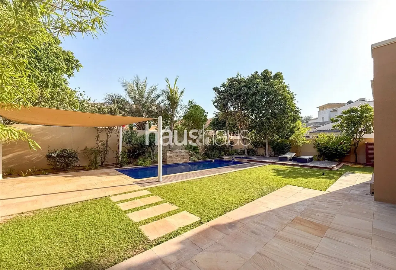 Vacant Soon | Private Pool | White Kitchen