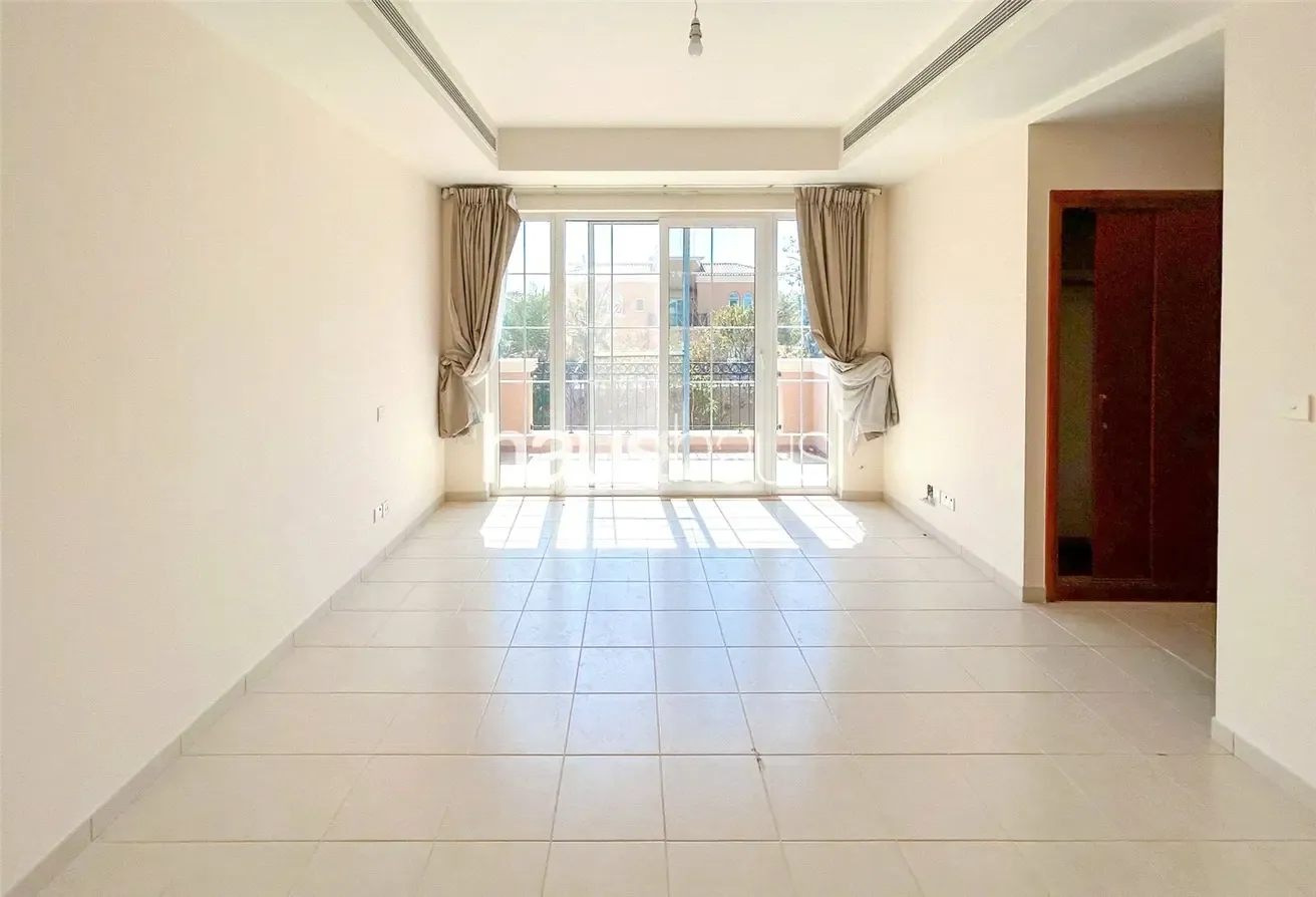 Vacant Soon | Private Pool | White Kitchen