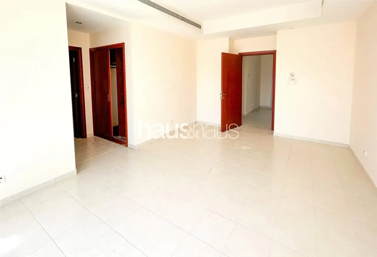 Vacant Soon | Private Pool | White Kitchen