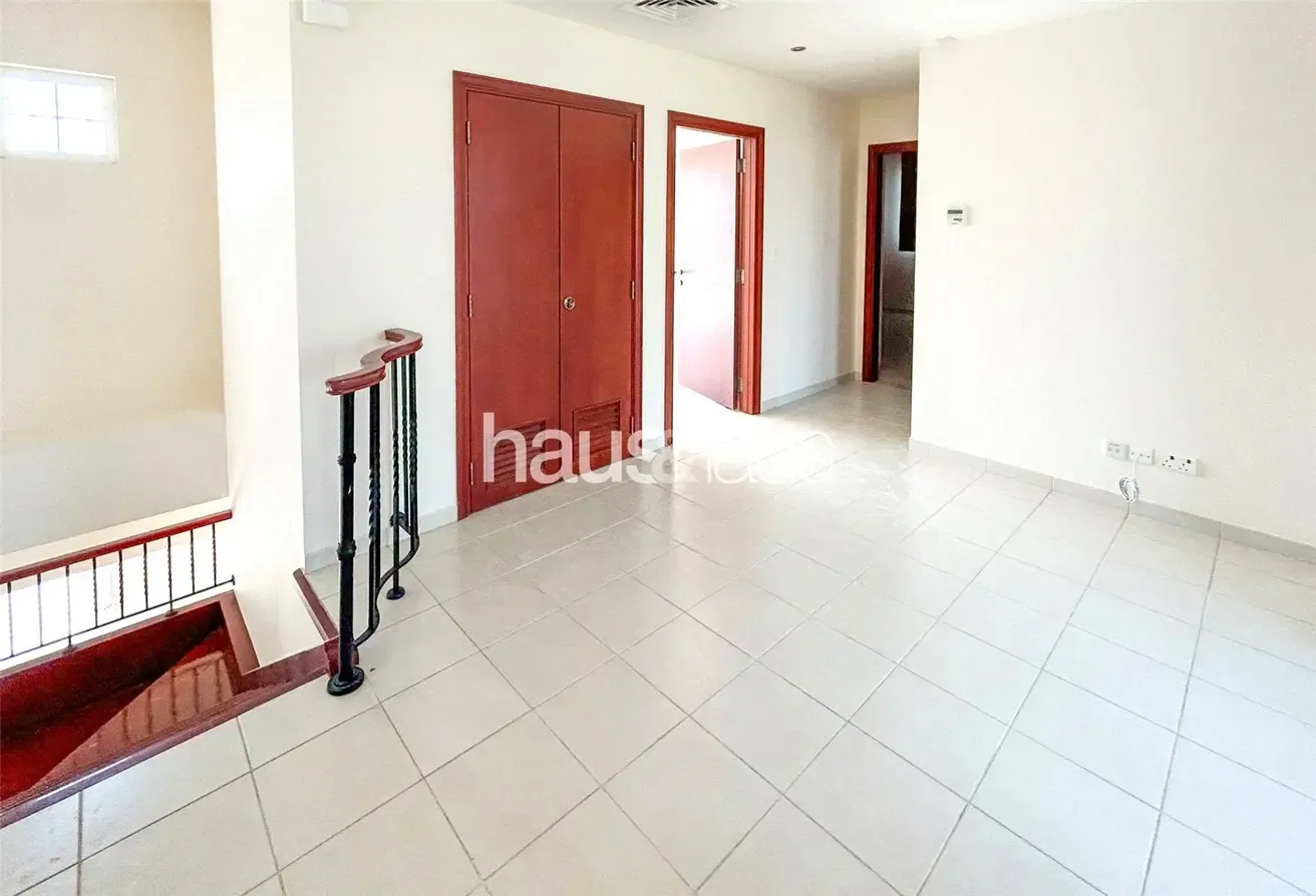 Vacant Soon | Private Pool | White Kitchen