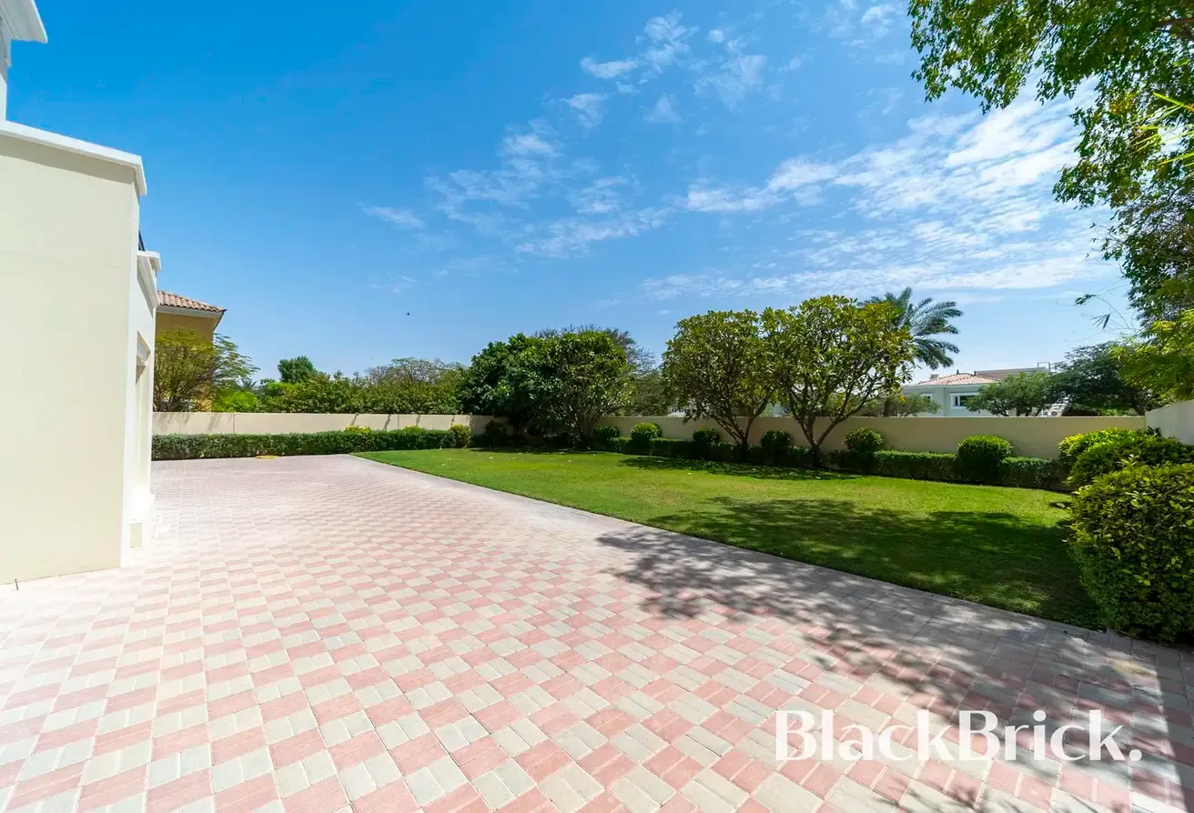 Vacant | 4BR | Big Plot | Immaculate