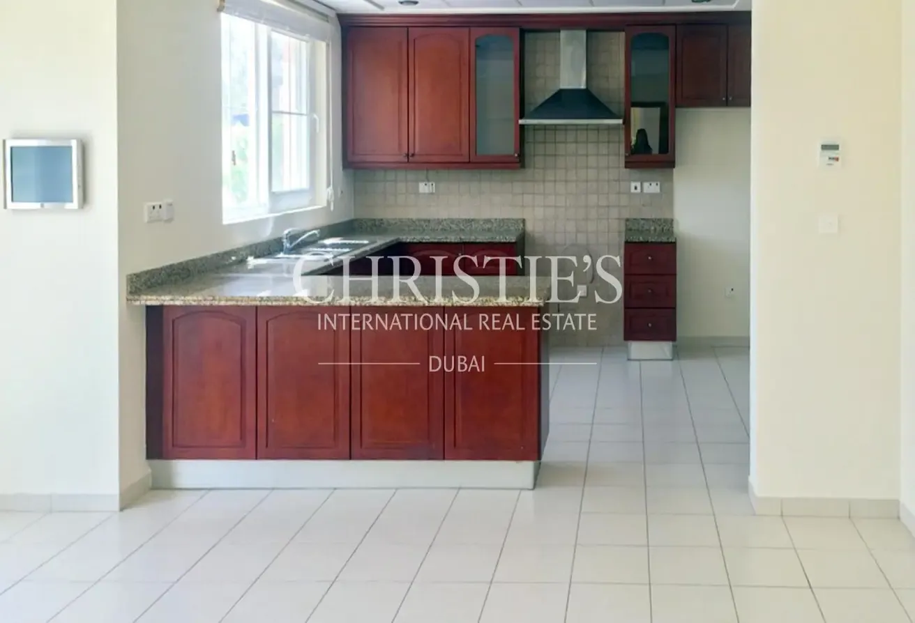 Vacant | Large plot | Near pool | Amazing Villa