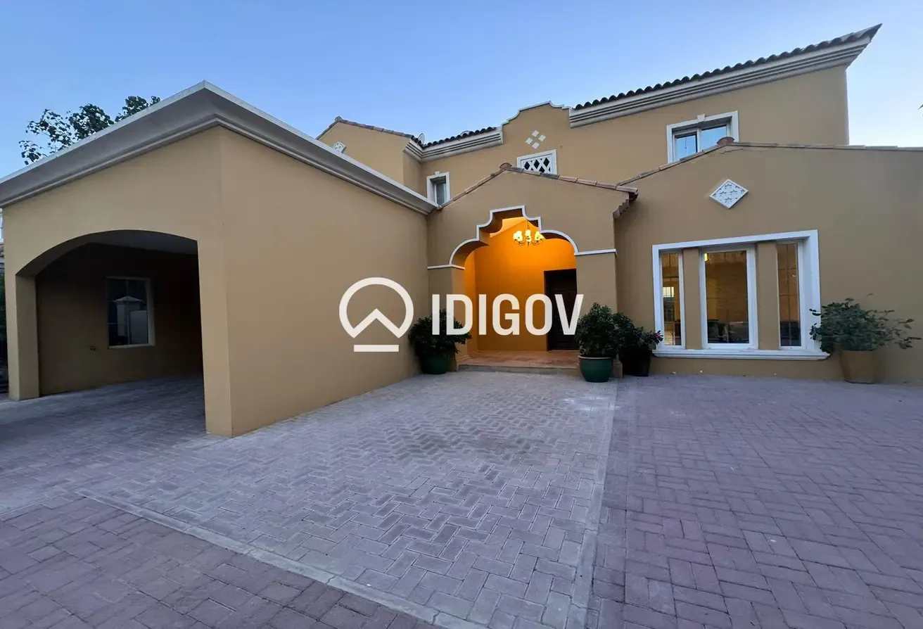 4BR Villa | Vacant| Spacious Lawn |Upgrded Kitchen
