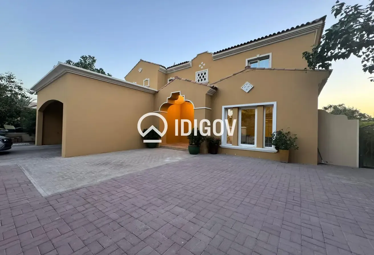 4BR Villa | Vacant| Spacious Lawn |Upgrded Kitchen