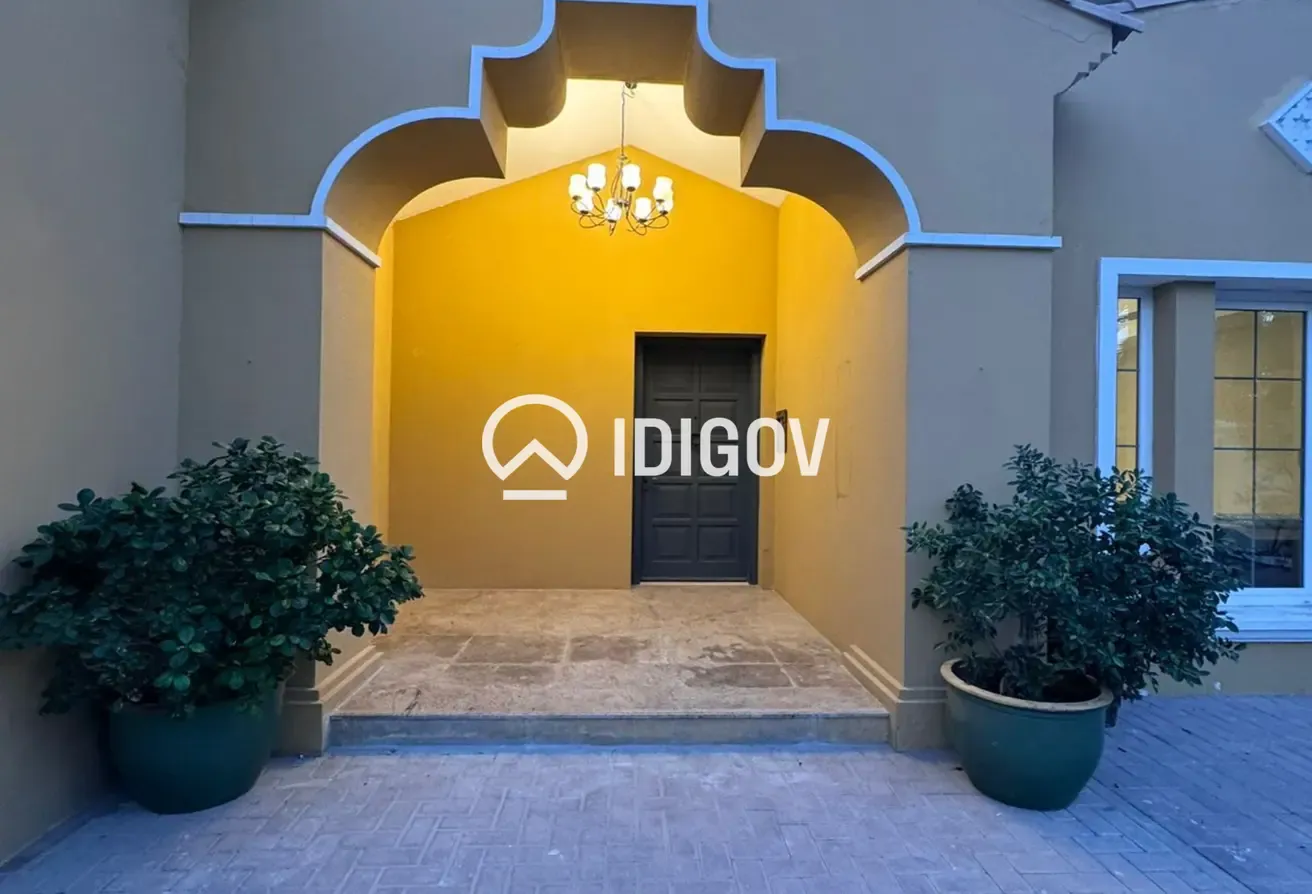 4BR Villa | Vacant| Spacious Lawn |Upgrded Kitchen