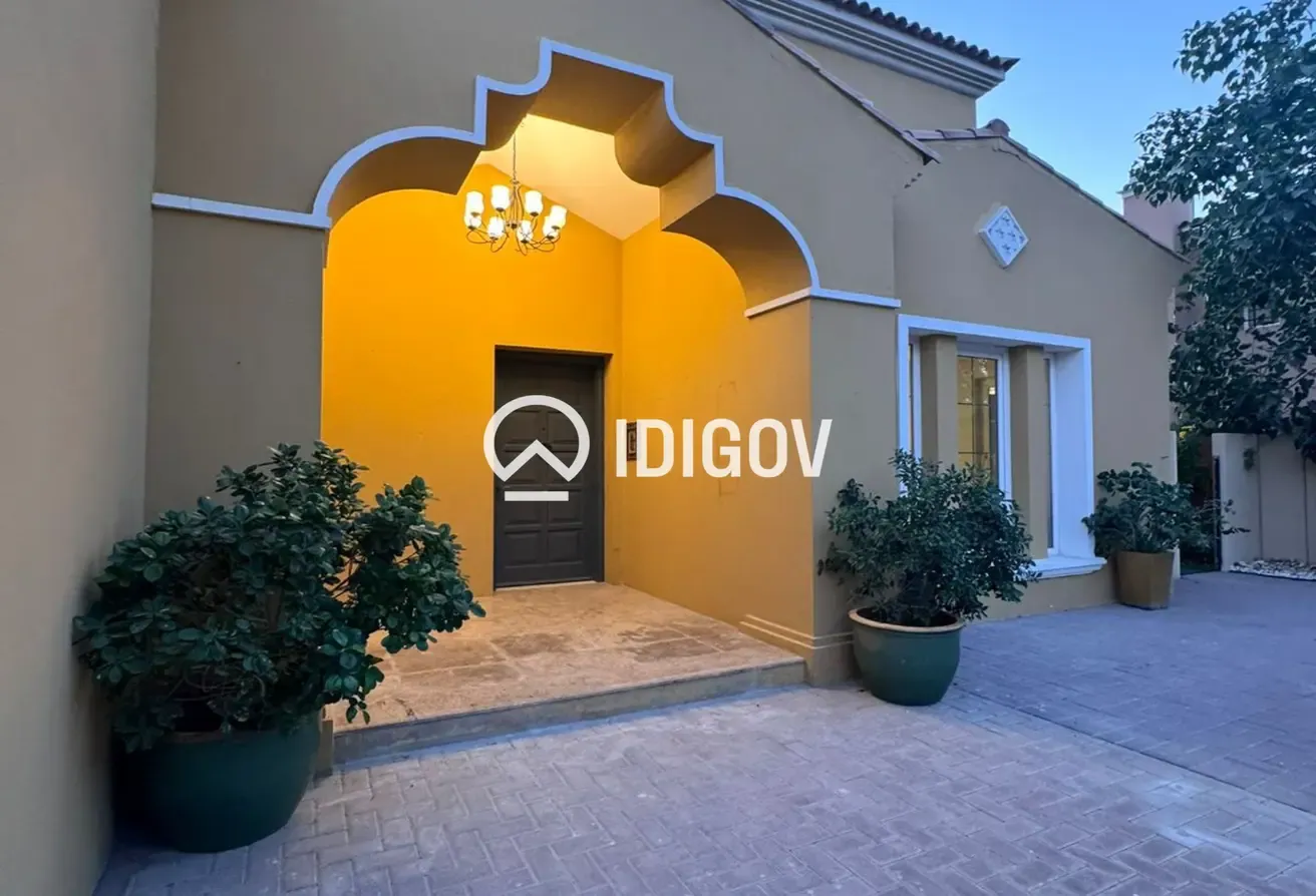 4BR Villa | Vacant| Spacious Lawn |Upgrded Kitchen