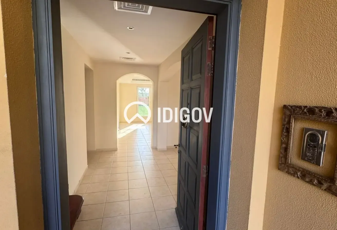 4BR Villa | Vacant| Spacious Lawn |Upgrded Kitchen