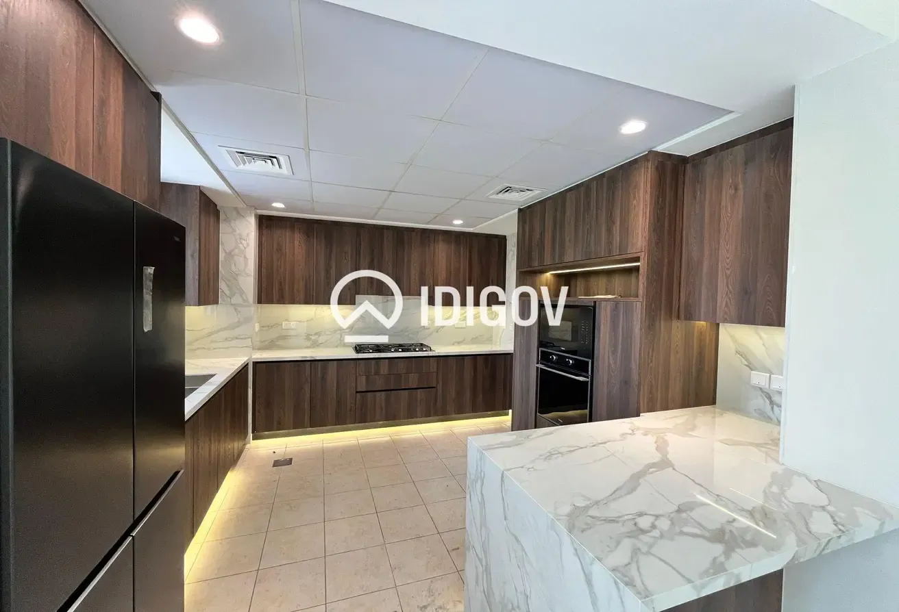 4BR Villa | Vacant| Spacious Lawn |Upgrded Kitchen