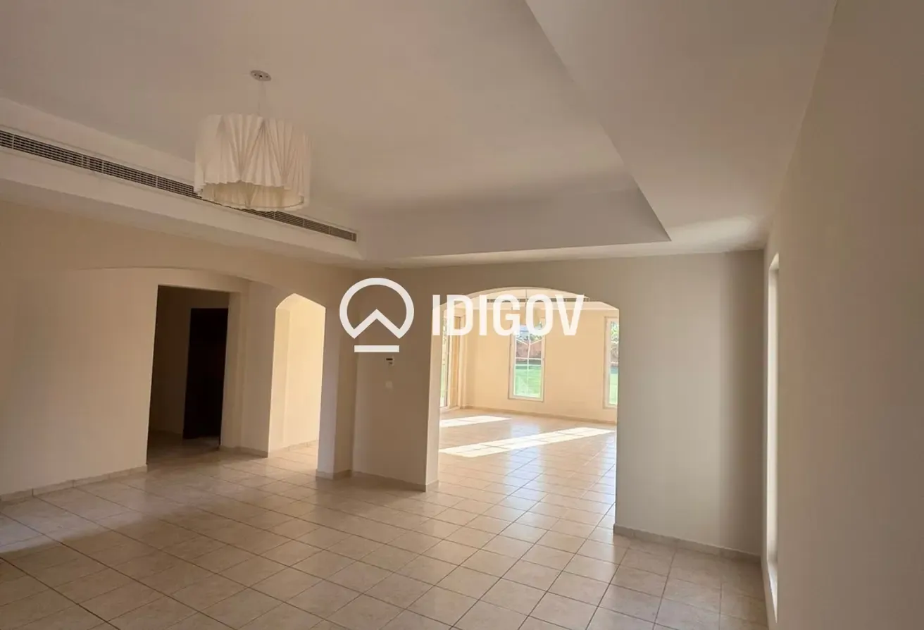 4BR Villa | Vacant| Spacious Lawn |Upgrded Kitchen