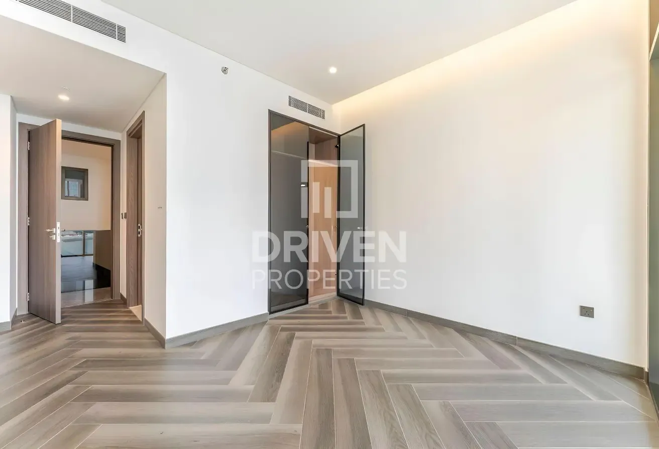 Waterfront Living | Elegant Apt | Ready to Move in