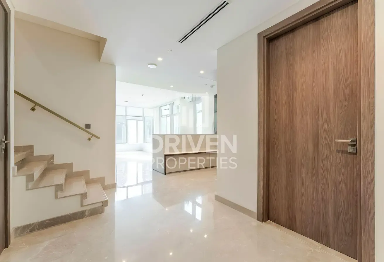 Waterfront Living | Elegant Apt | Ready to Move in