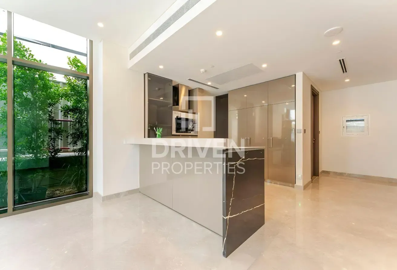 Waterfront Living | Elegant Apt | Ready to Move in