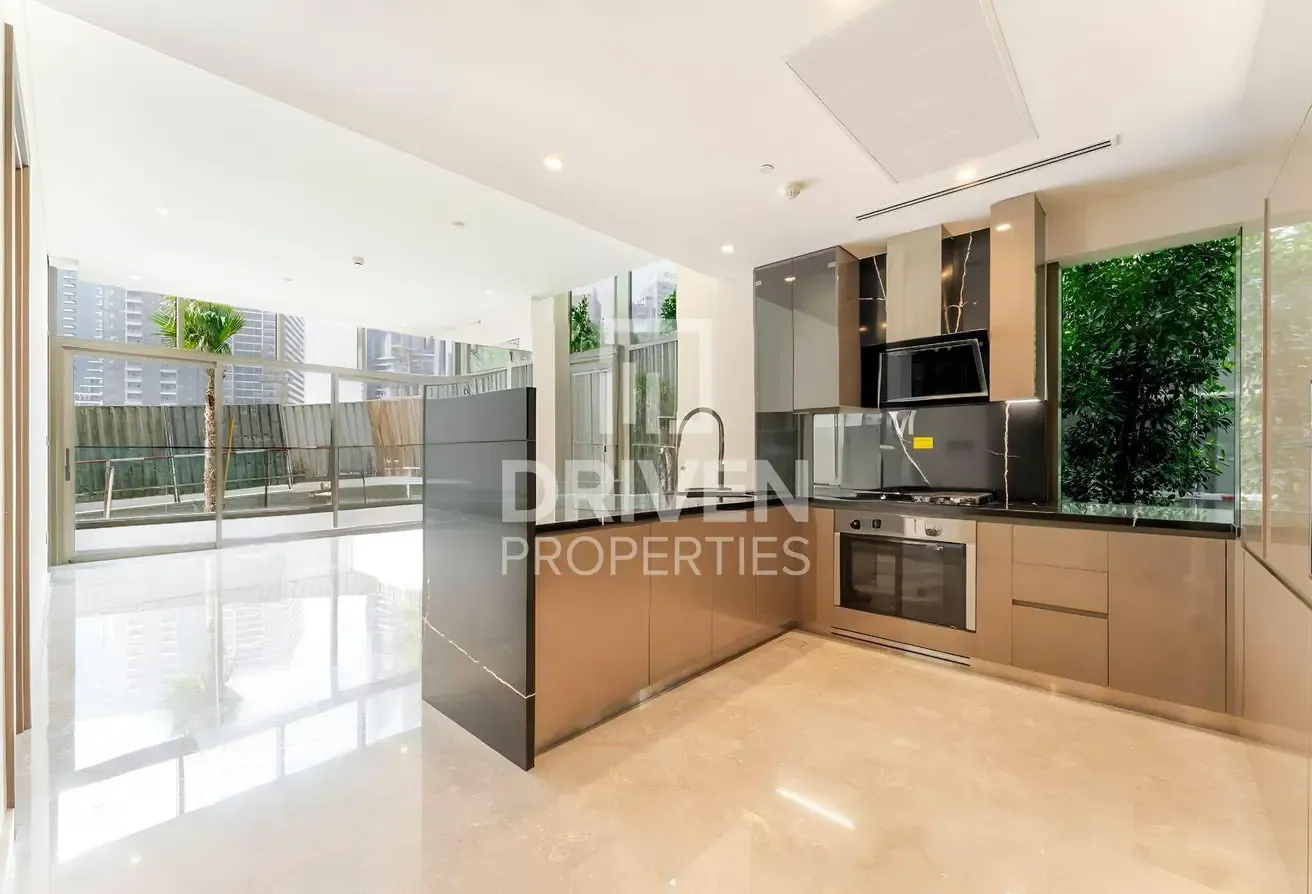 Waterfront Living | Elegant Apt | Ready to Move in