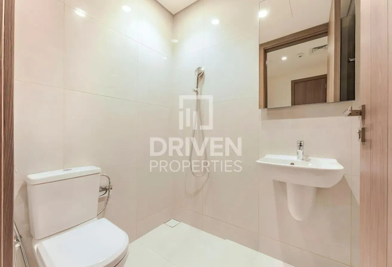 Waterfront Living | Elegant Apt | Ready to Move in