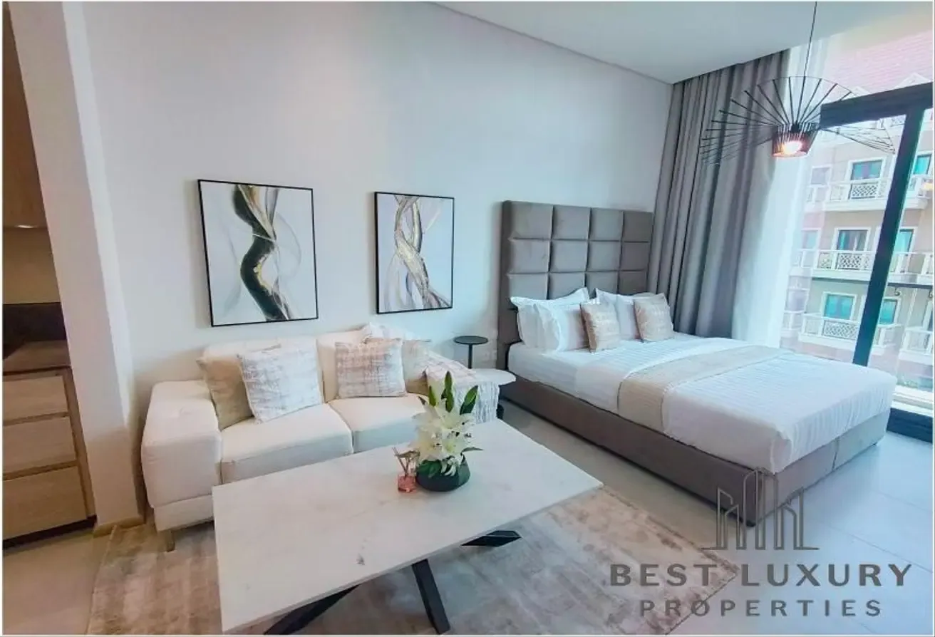 STUDIO | COMMUNITY VIEW | HIGH-END FURNISHED