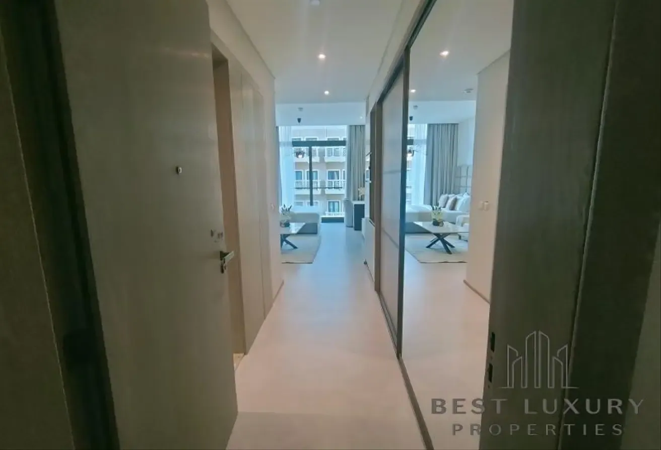 STUDIO | COMMUNITY VIEW | HIGH-END FURNISHED