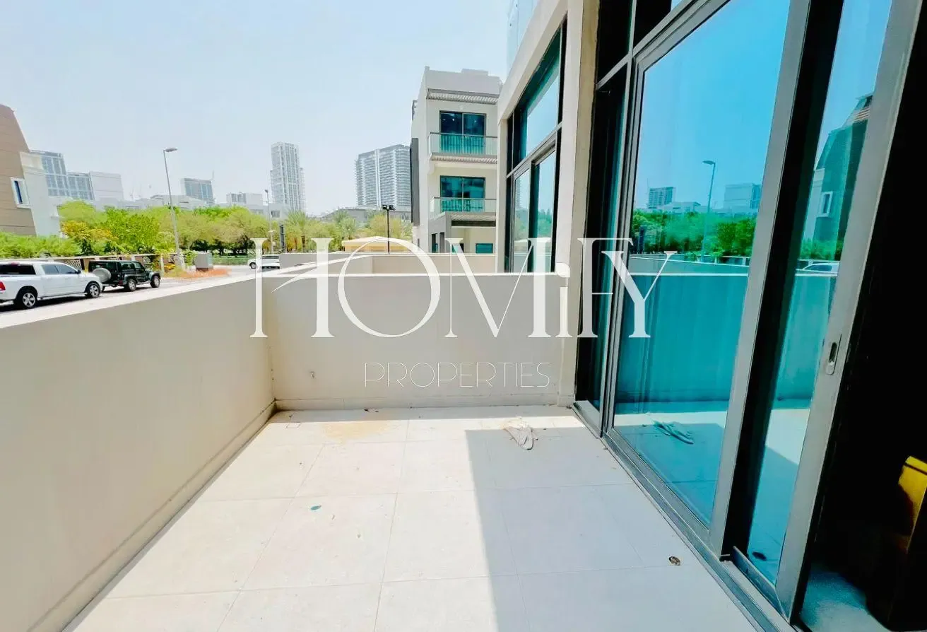 MODERN LIVING | READY TO MOVE | CHILLER FREE