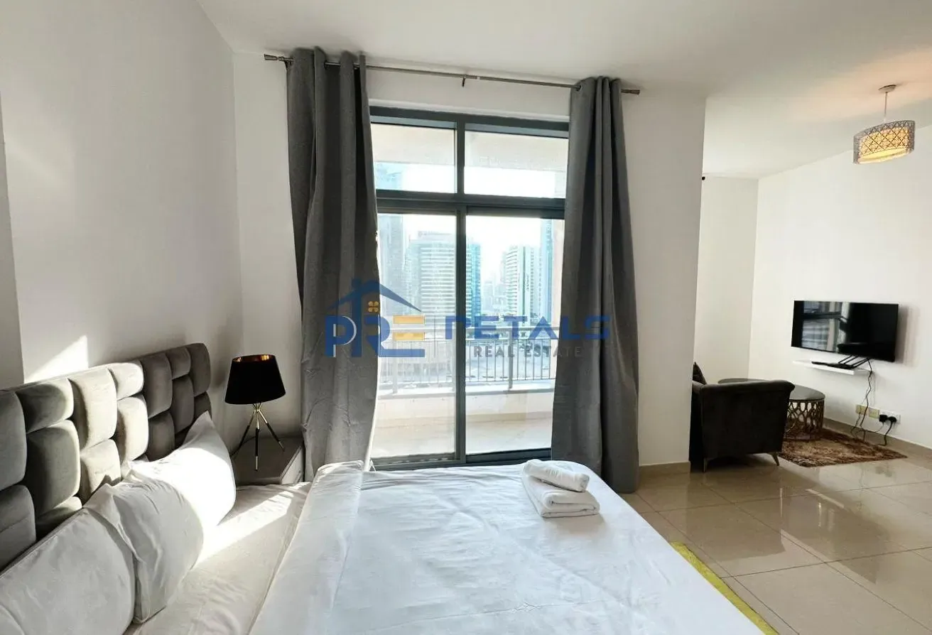 Fully Furnished Chiller Free Spacious Unit Vacant