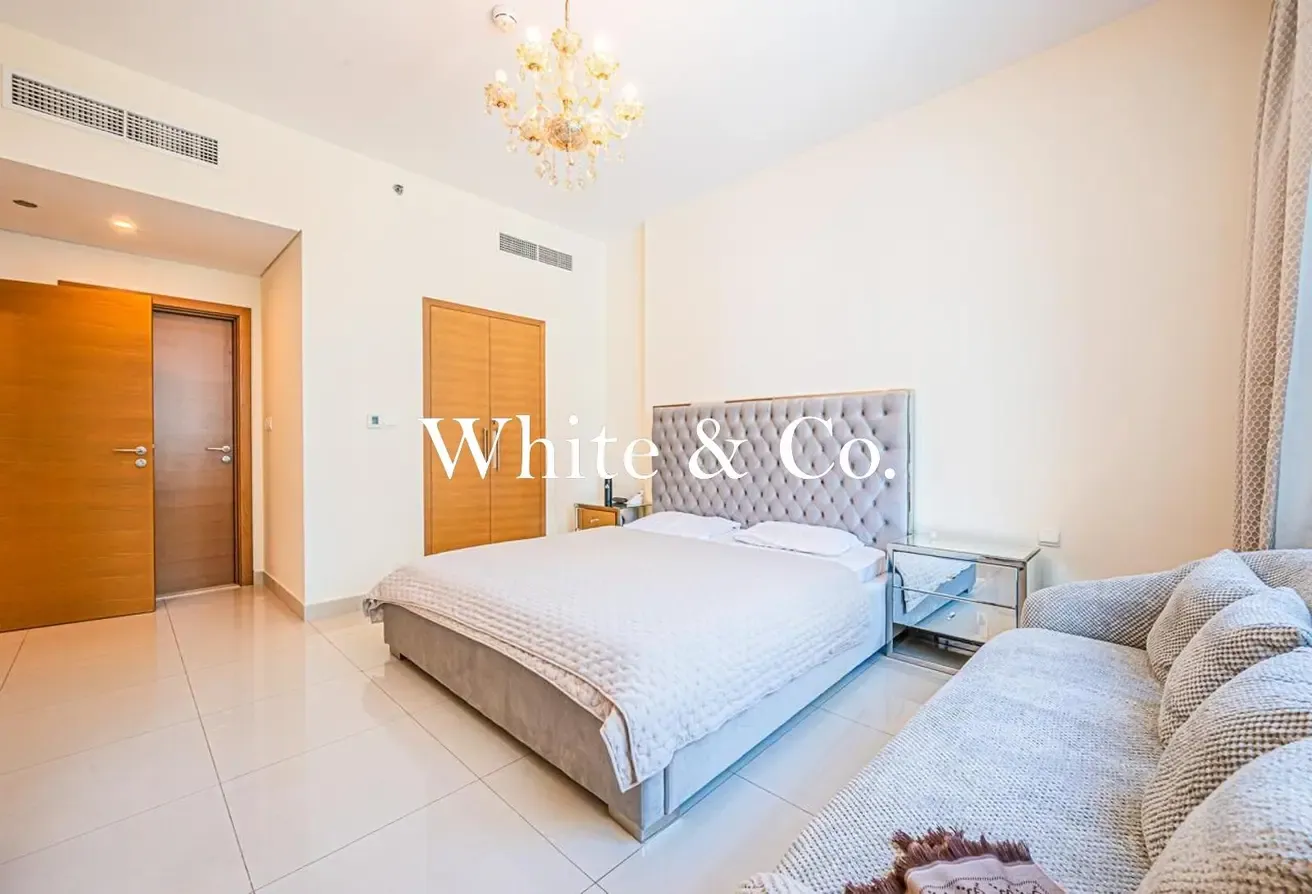 Vacant Now | Blvd views | Large Layout