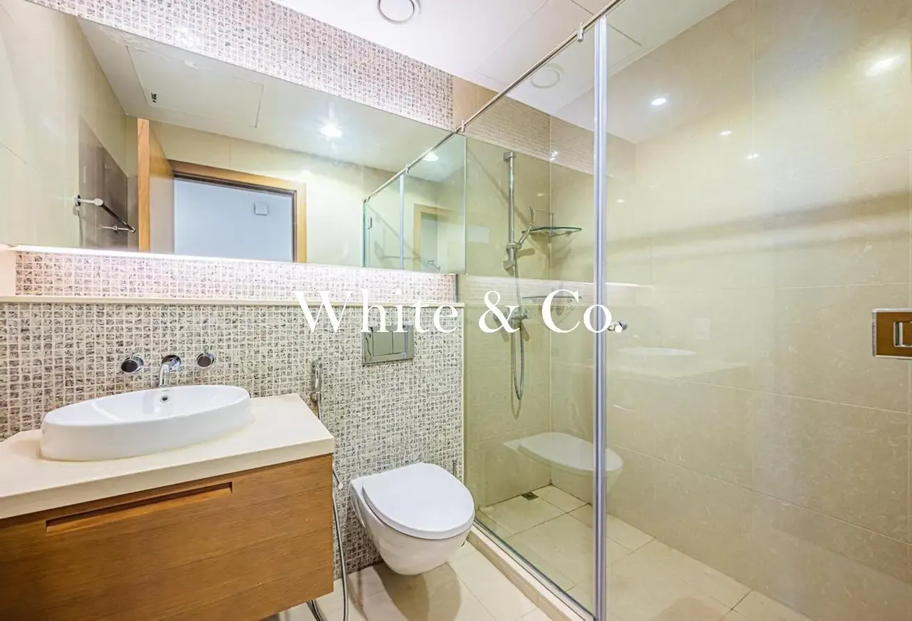 Vacant Now | Blvd views | Large Layout