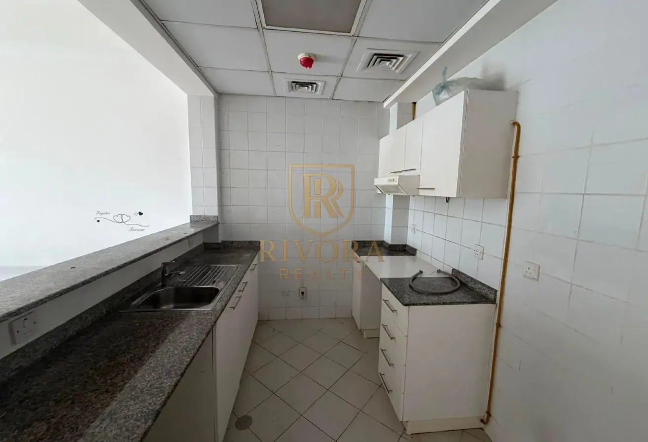 STUDIO I SPACIOUS I WITH BALCONY