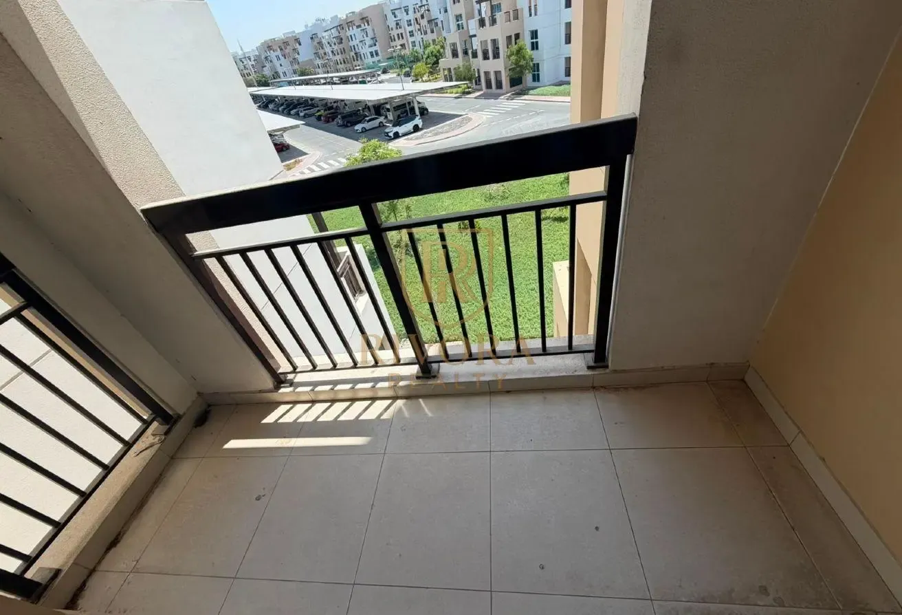 STUDIO I SPACIOUS I WITH BALCONY