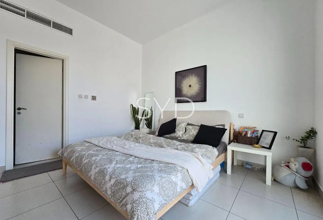 Burj view | Big balcony | Bright rooms | Top floor