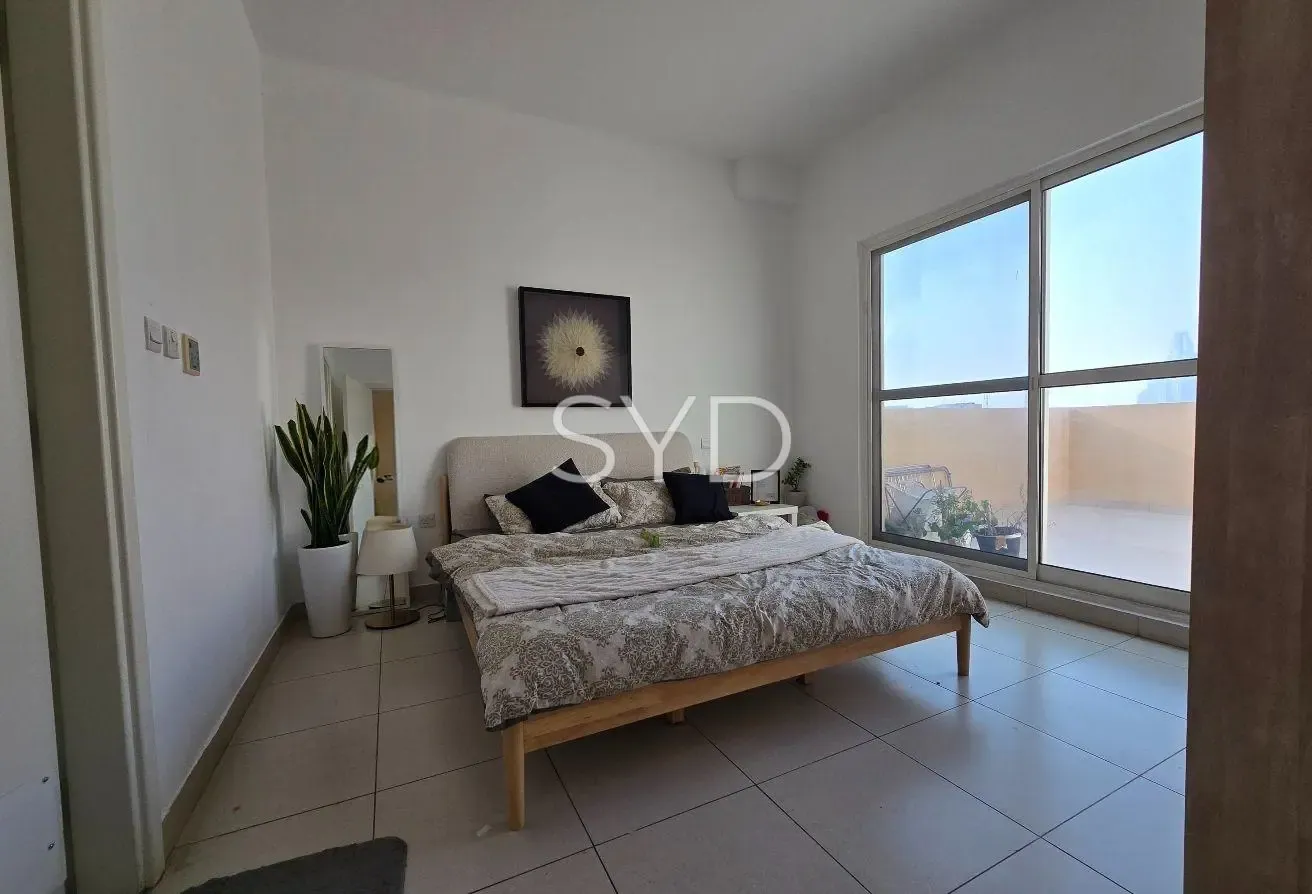 Burj view | Big balcony | Bright rooms | Top floor