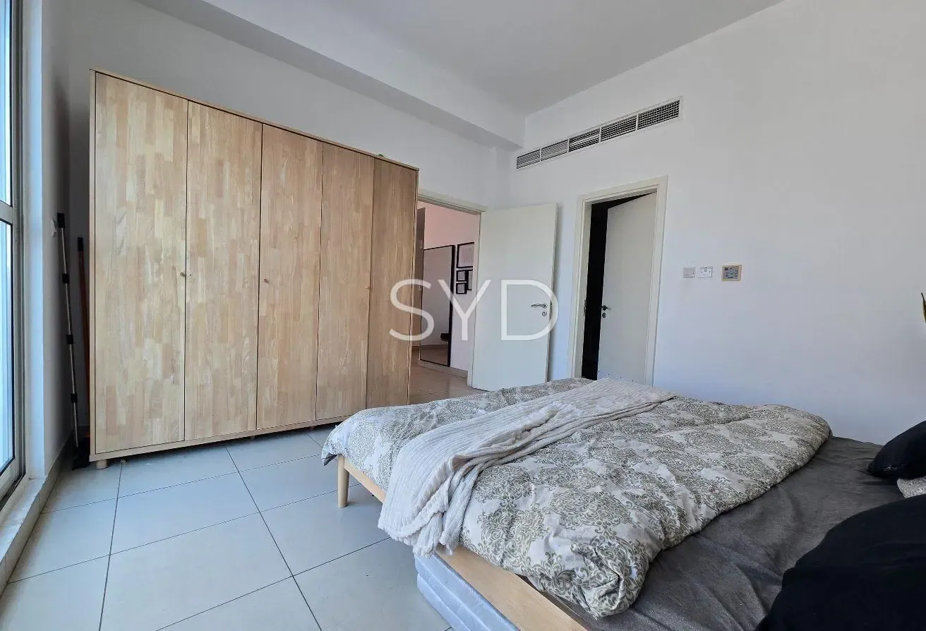 Burj view | Big balcony | Bright rooms | Top floor