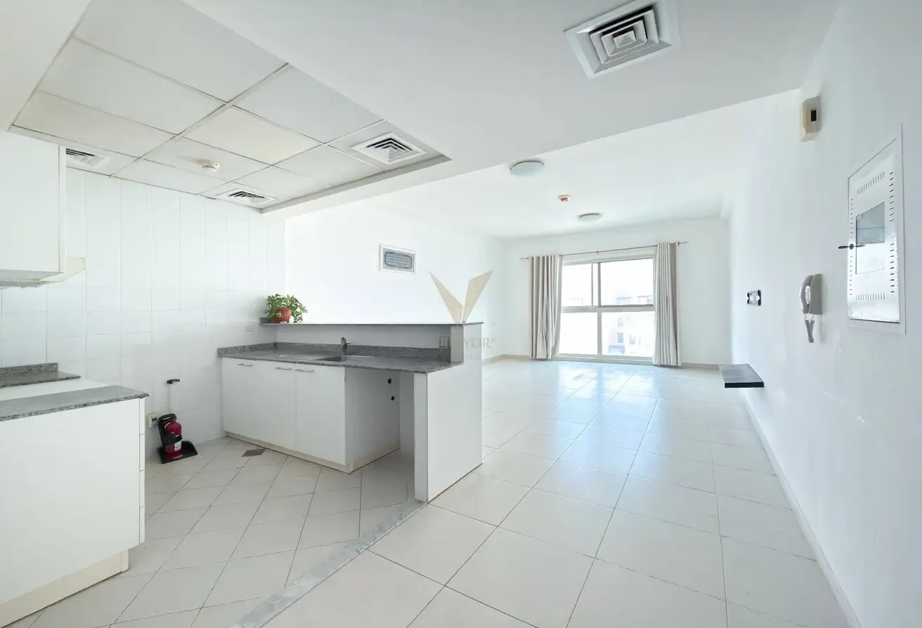 VACANT STUDIO | COMMUNITY VIEW | PRIME LOCATION