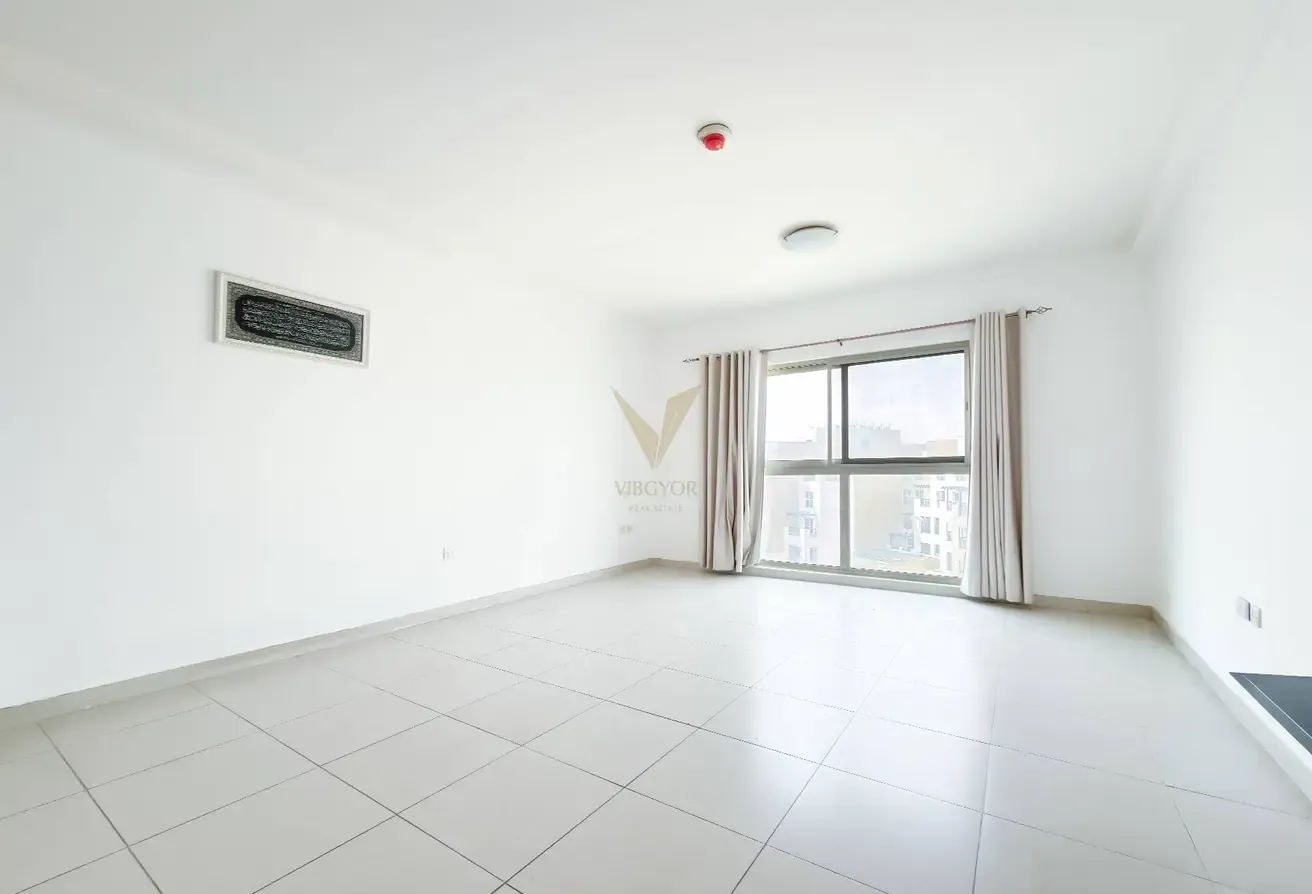 VACANT STUDIO | COMMUNITY VIEW | PRIME LOCATION